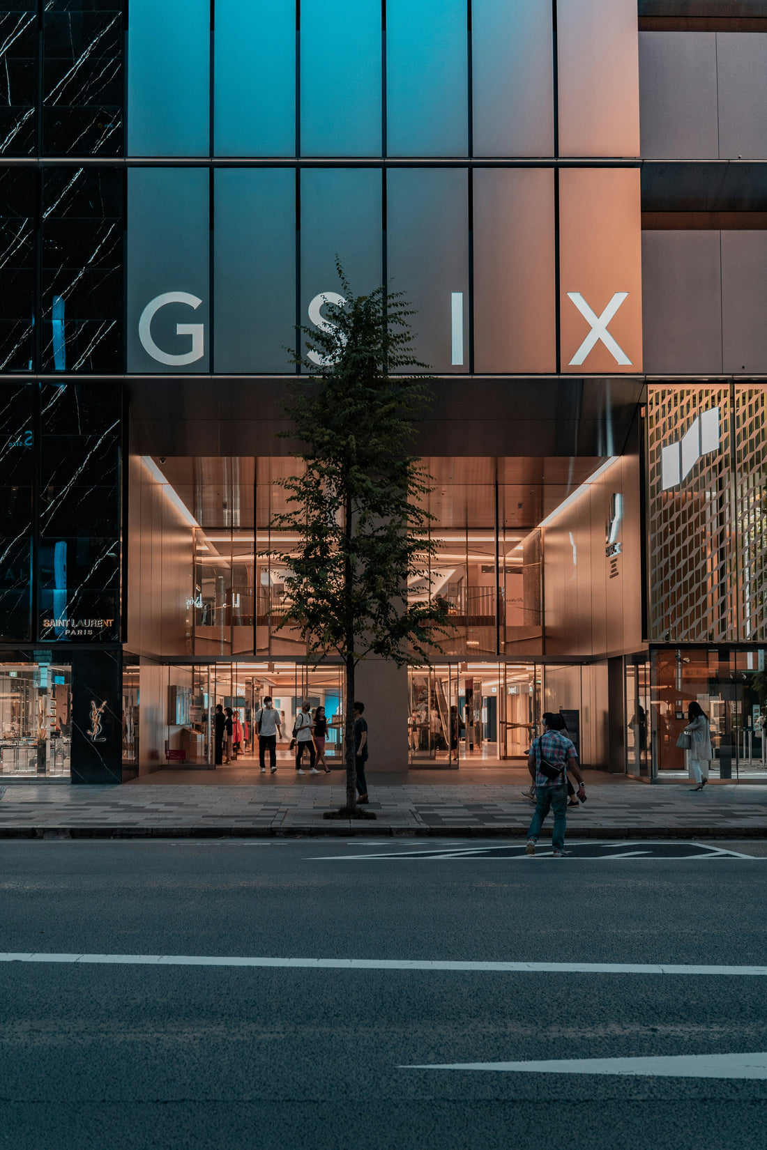 GINZA SIX ― 銀座を象徴する、新たなランドマーク